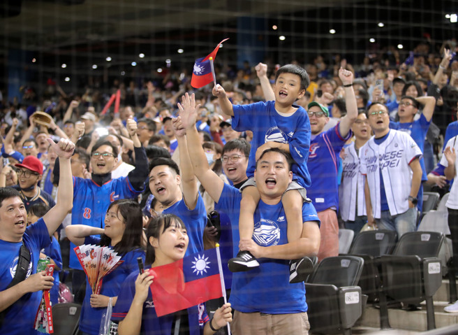 世界12强棒球赛登场，台湾球迷热情应援。（图／报系资料照）