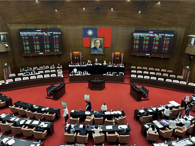 《国家通讯传播委员会（NCC）组织法》第16条修正草15日于立法院三读通过。（陈薏云摄）