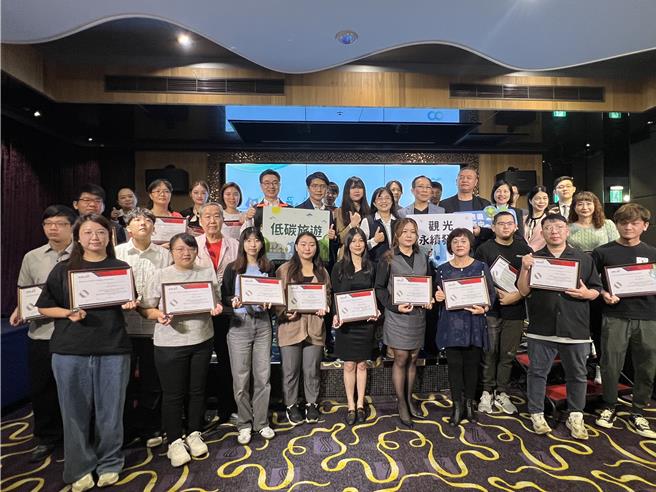 台中市2014年起推動低碳旅館認證，頗見成效，今年再度輔導24家旅館業者通過低碳認證，並培訓30名旅館從業人員取得專業服務國際認證。（林欣儀攝）