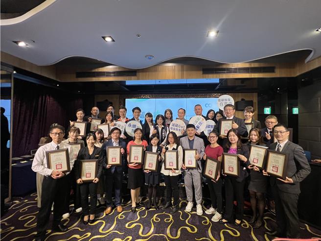 台中市2014年起推動低碳旅館認證，頗見成效，今年再度輔導24家旅館業者通過低碳認證，並培訓30名旅館從業人員取得專業服務國際認證。（林欣儀攝）