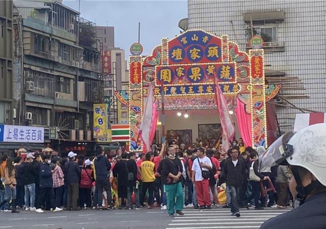 艋舺青山宫遶境，警方公布3天交管措施。（本报资料照片）