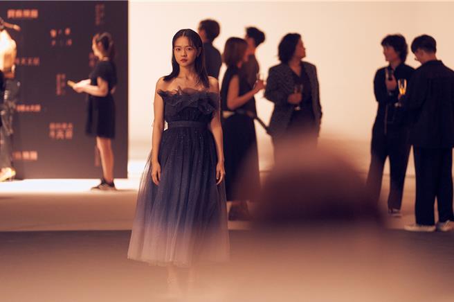 《影后》序曲〈從未見過的海〉以音樂為史艾瑪（林廷憶飾演）揭開她的心聲。（Netflix提供）