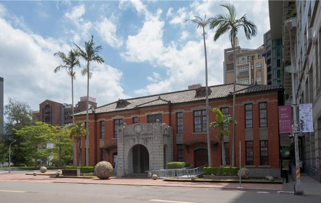 新竹市文化局表示，美术馆经歷多次整建，近年陆续有屋顶漏水及车寄阳台裂缝等情形，为确保馆舍安全与正常运营，即日起至明年3月17日将休馆检修。（新竹市政府提供／王惠慧新竹传真）