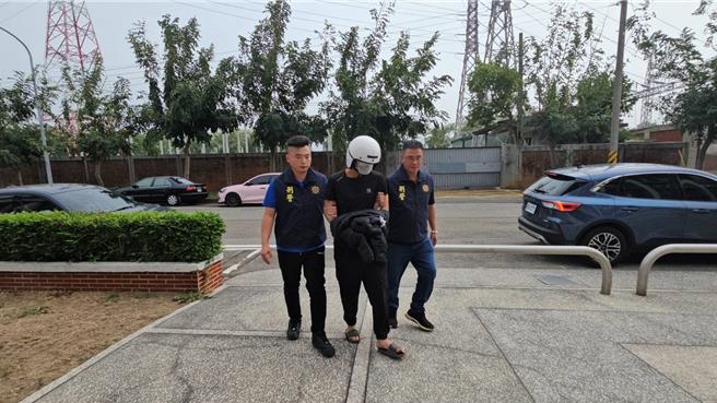 苗栗市中正路银楼抢案警方逮捕越籍何姓嫌犯。（读者提供／谢明俊苗栗传真）