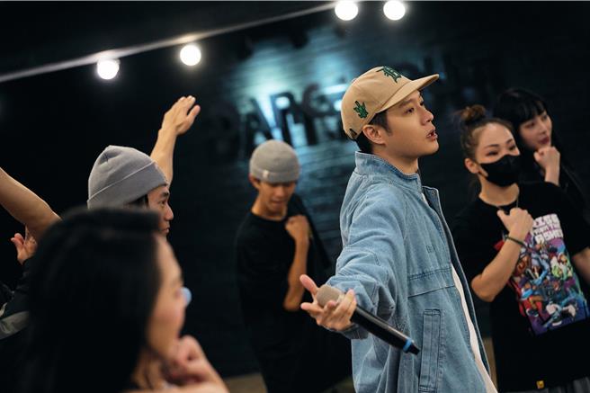 周汤豪演唱会倒数计时，每天忙于彩排练团。（环球音乐提供）