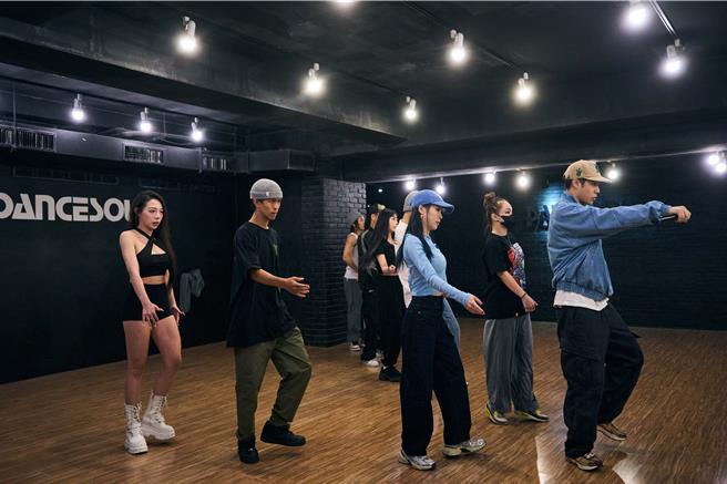 周汤豪演唱会倒数计时，每天忙于彩排练团。（环球音乐提供）