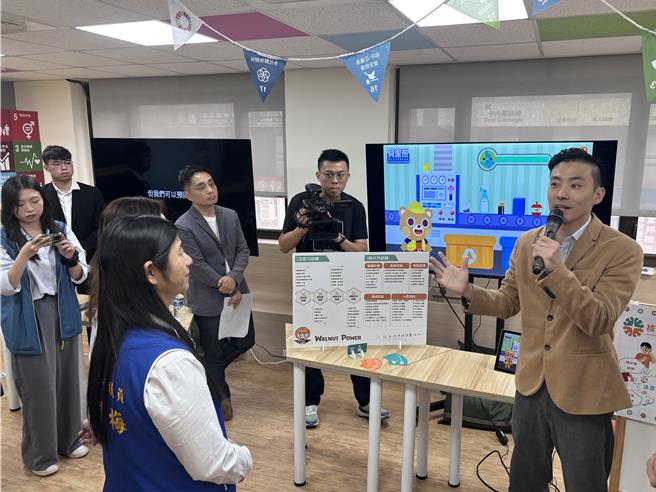 桃园市青年局今年辅导青创团队绩效亮眼，今年度已协助新创企业，获得超过1500万元创业补助和5000万元潜在订单，并持续推动与国际创业伙伴的合作。（廖姮玥摄）