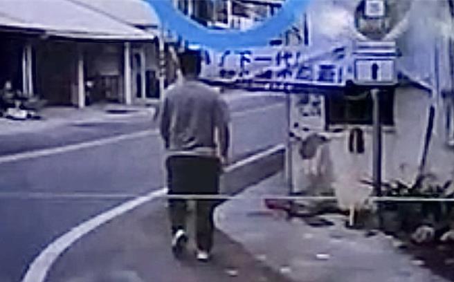 名间反焚化炉自救会14日直击，悬挂乡内的反垃圾焚化炉抗议旗帜遭不明人士割除报警。（民眾提供／杨静茹南投传真）