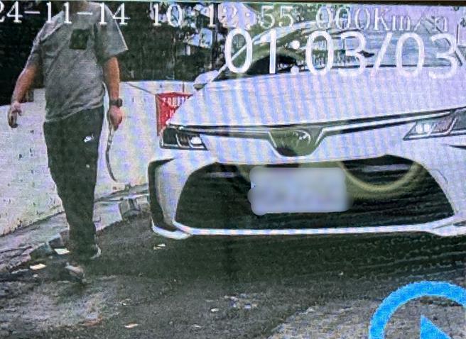 名间反焚化炉自救会民眾拍摄到不明人士开白车到处拆抗议旗帜，提供行车记录器影片报案。（民眾提供／杨静茹南投传真）