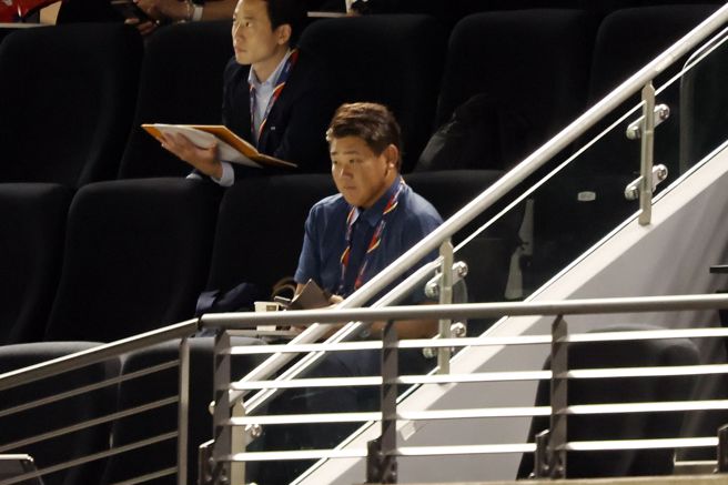 「平成怪物」松坂大辅受朝日电视台之邀担任来台担任世界12强棒球赛球评，15日则坐在观眾席观看日韩战。（杜宜谙摄）