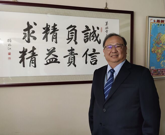 华兴董事长刘守雄看好低温照明2025年将持续成长，除美系大客户二年前回归，去年开始放量之外，另一家美系客户也下单，平均毛利率达35％以上。图／本报资料照片