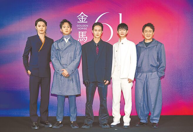 曹佑寧（左起）、吴念轩、夏腾宏、黄河、王识贤14日现身《星空下的黑潮岛屿》金马首映会。（罗永铭摄）