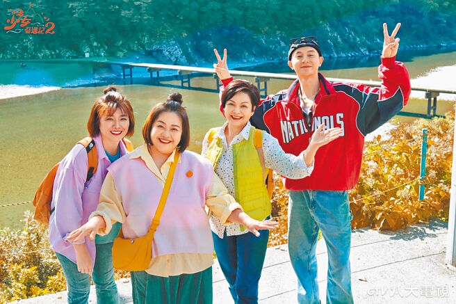 鲜肉嘉宾张轩睿（右）深受严艺文（左起）、锺欣凌、杨贵媚喜爱。（八大提供）