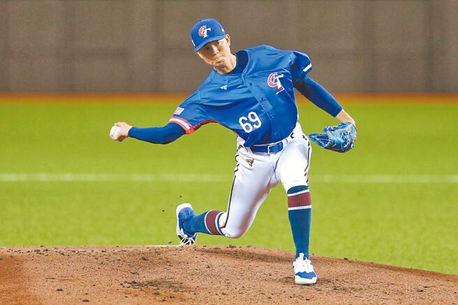 中華隊下勾投黃子鵬本屆12強主投7.1局尚未被擊出安打。（資料照／黃世麒攝）