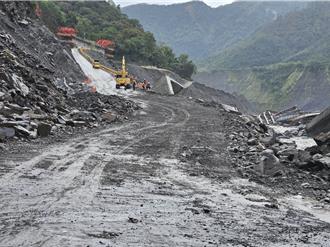 明霸克露桥便道抢通 11／16中午起採5时段管制通行