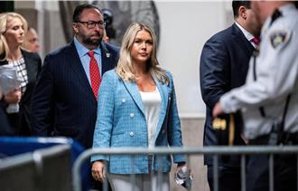 超拚！競選還請假生子 27歲李威特成白宮史上最年輕新聞秘書