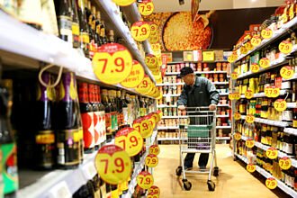 陸消費大增4.8％ 投資續降