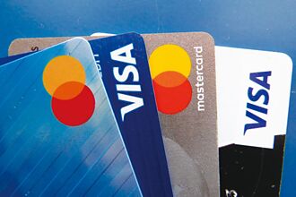 出國旅遊熱潮、百貨周年慶帶動 國人10月瘋消費 刷破4,000億