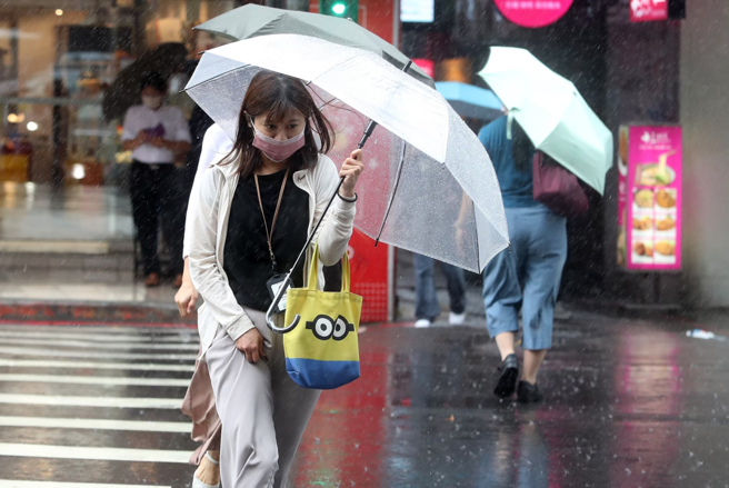 今天台南以南及台东有豪雨，明天东北季风南下，降雨热区转为北部及东半部。（资料照片）