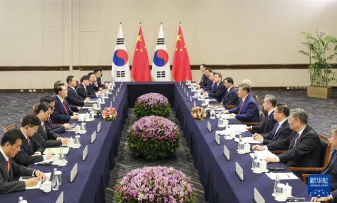 韩国总统尹锡悦当地时间15日在秘鲁首都利马与大陆国家主席习近平举行会谈。（大陆外交部）