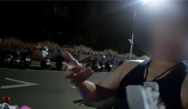 吸毒男见警方巡逻车经过就拔腿狂奔，遭逮后身上搜出K菸、殭尸烟弹等毒品，移送地检署侦办。（警方提供／任义宇高雄传真）