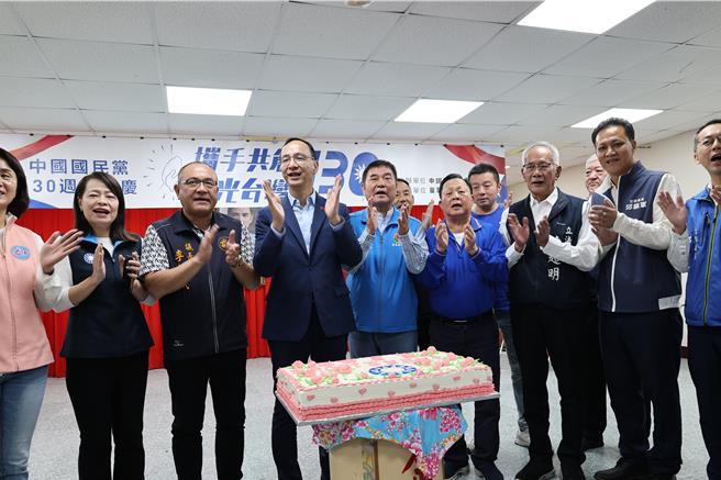 国民党主席朱立伦16日上午赴国民党苗栗县党部主持国民党130周年党庆活动。（谢明俊摄）