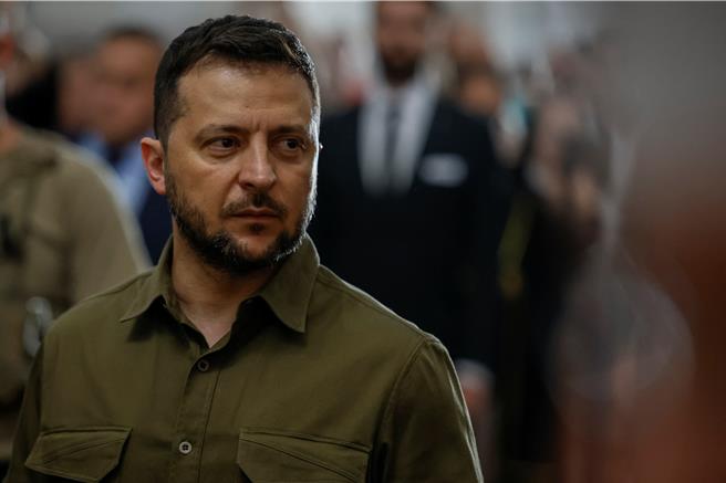 泽伦斯基在演讲中称，萧兹与普丁的这通电话打开了「潘朵拉的盒子」，破坏了孤立俄罗斯领袖的努力。（路透社）