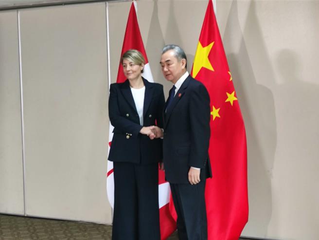 王毅見加外長籲應取消對陸產品歧視性限制措施 。（大陸外交部）