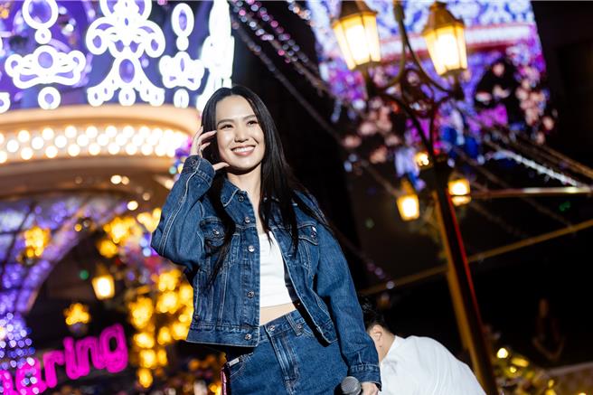 孙盛希为耶诞活动献唱。（宽宽整合行销提供）