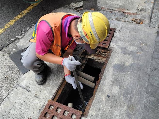 台南市政府強調，今年光是清水溝就清出了11.7萬立方公尺淤積物。(摘自台南市政府網站／曹婷婷台南傳真）