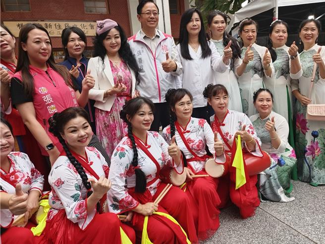 桃园新住民培力中心16日举办成果发表，桃园市长张善政说，新住民是桃园最新的一份子，欢迎新住民加入桃园这个大家庭，成为最有活力的生力军。（赖佑维摄）