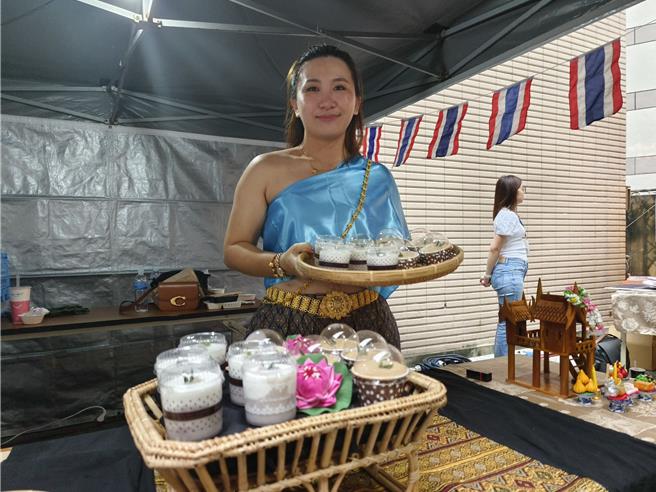 报名餐饮实作班的林丽如，家乡在泰国曼谷，来到台湾约10年，林丽如表示，因为想要推广家乡的甜点，和大家分享泰国的好味道才开始制作糕点。（赖佑维摄）