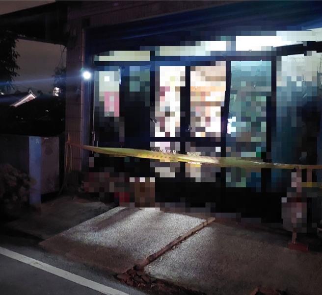 彰化县二林镇光復路某民宅16日傍晚5时多传出命案，年约50岁蔡姓女子疑似遭林姓前夫持水果刀砍伤，失血过多无生命迹象，送往二林基督教医院抢救仍宣告不治。（民眾提供／潘虹恩彰化传真﹚