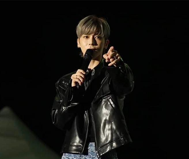 毕书尽16日晚间在屏东科技大学献唱。（读者提供）