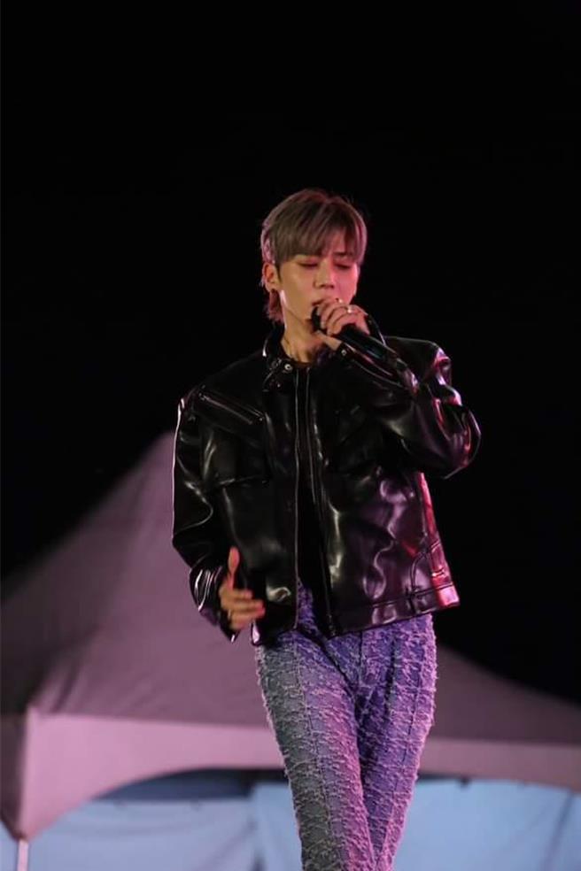 毕书尽16日晚间在屏东科技大学献唱。（读者提供）