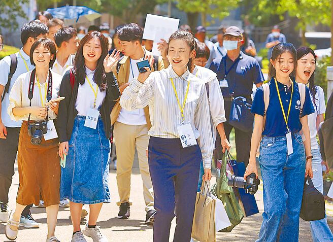 图为马英九基金会去年邀请大陆5校37位师生来台交流。（本报资料照片）