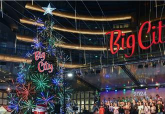 原聲天籟美聲結合公益 遠東巨城點亮最美耶誕樹