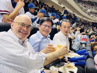 中華隊敲安打「日台協會副代表也歡呼」 AIT揪台、日外交高層現場看12強賽