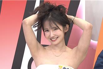 「最懂事女友」撩人姿勢再現！ 喊話幫男生脫衣引暴動