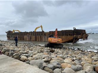 台電工作船隻擱淺桃園藻礁保育區 市府出手恐開罰25萬