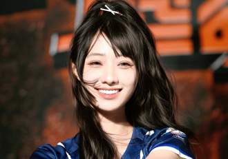 12強》中華隊應援女神嘎琳 寫真桌曆辣露106公分長腿