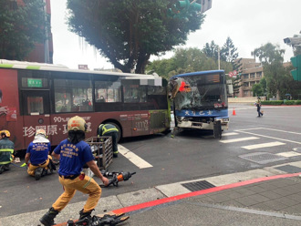 影》驚悚瞬間！北市公車追撞輾死婦人 行車記錄器還原經過