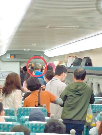 高铁惊魂 男坐地被劝亮刀刺桌