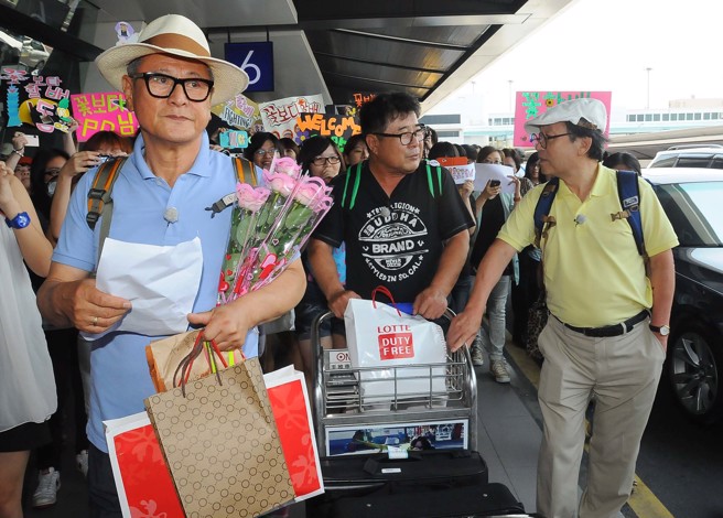 2013年罗PD制作的《花漾爷爷》3名主角曾来台拍摄，大批粉丝接机欢迎。（图／中时资料照）