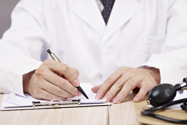 网友抱怨，已经考上台大，仍被医师父母要求出国当波波接家族事业。（示意图：shutterstock／达志）