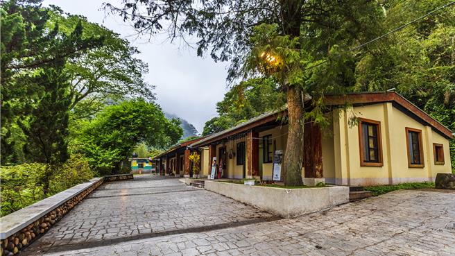 縣府將評估在原鄉設新竹縣勞工育樂中心，縣議員張益生主張設在評估用地之一的五峰清泉風景區「藝術之聲」，帶動清泉2日遊的觀光產業發展。（羅浚濱攝）