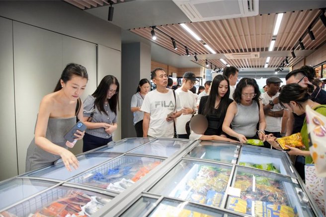 嘉义县农特产品进军新加坡，昨（16日）参加新加坡「新台湾馆」开幕仪式，超过40个品项的嘉义优鲜产品进驻。（嘉义县政府提供／吕妍庭嘉义传真）