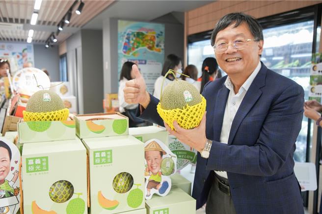 超人气商品「嘉义极光哈密瓜」空运新加坡限量首卖，300颗一开卖就秒杀。（嘉义县政府提供／吕妍庭嘉义传真）