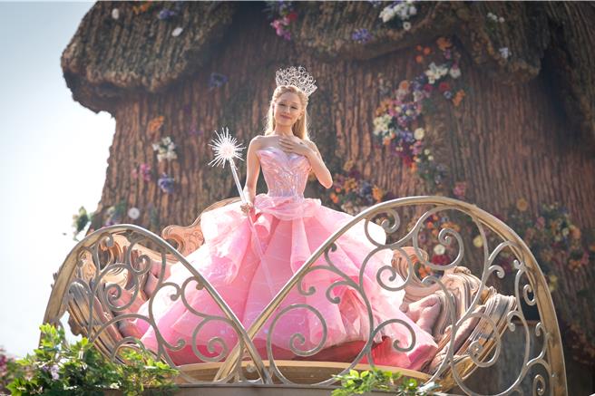 亞莉安娜主演的《魔法壞女巫》即將上映。（圖／環球影業提供）