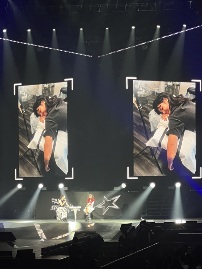 LISA在见面会上首度曝光自己在刺青的照片。（读者提供）